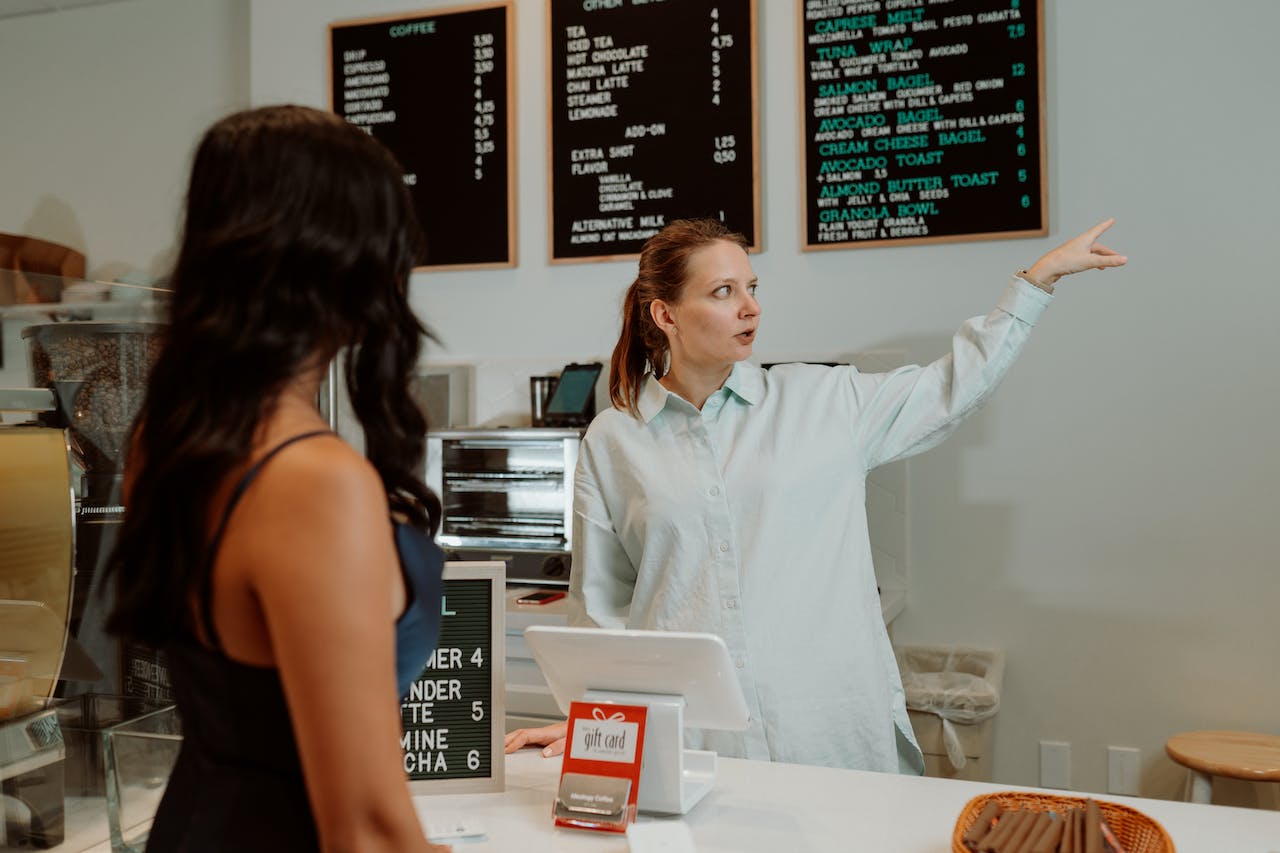 a barista helping a deaf customer 
